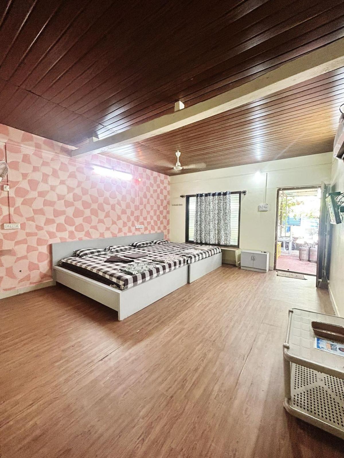 Dreamland Inn Beach Resort Dāpoli Extérieur photo